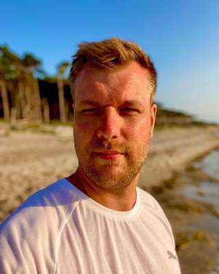 Stephan Becker, Gastgeber der Ferienwohnung Südstrandperle, am Strand